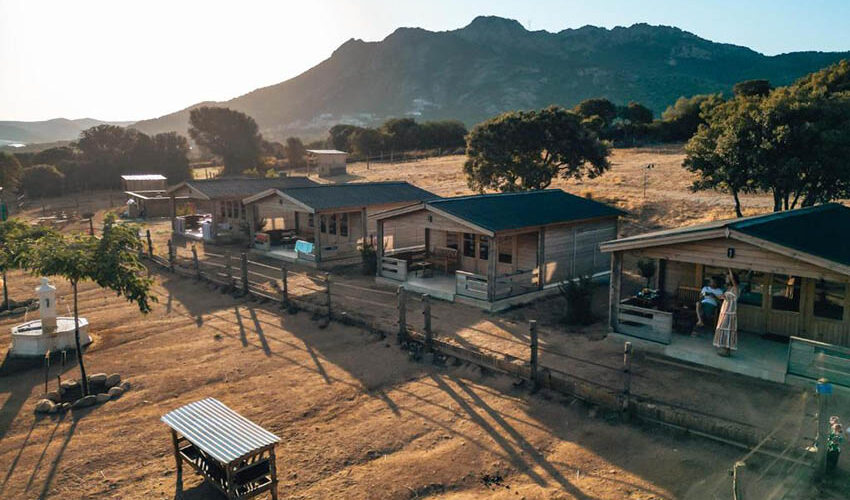 Les chalets du Haras de Tesa hébergement insolite en Corse